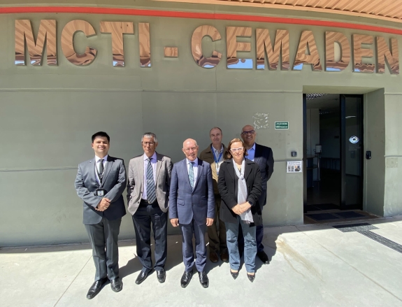 Floyd visits the National Center for Monitoring and Alerting of Natural Disasters (CEMADEN) and meets with Director Osvaldo Moraes 