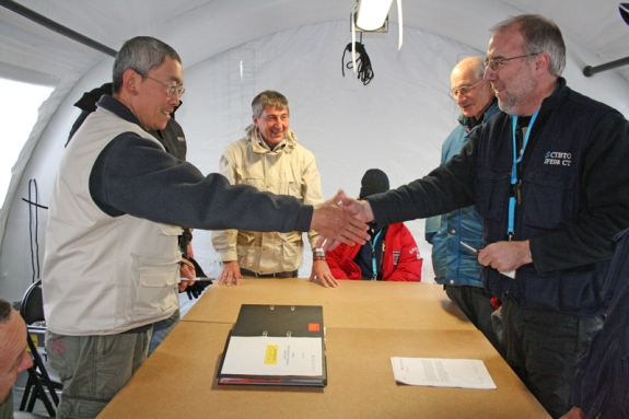 The hand-over of the preliminary findings marked the end of the inspection simulation.