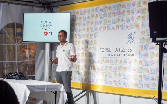 Young participant giving a talk at the 2022 Lower Austria Research Festival