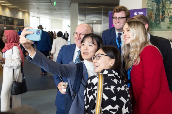 Executive Secretary Robert Floyd taking selfie with members of CTBTO Youth Group (CYG)