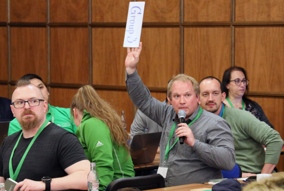 Participants taking part in gamified quiz competition, recalling preparatory e-learning material 