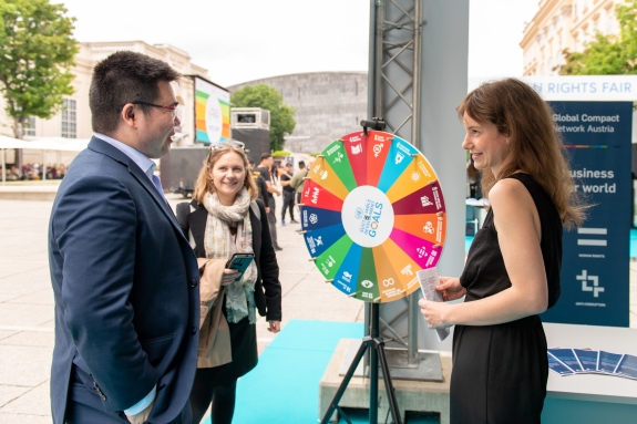 Global Compact Network Austria representative engaging with visitors on United Nations’ Sustainable Development Goals 