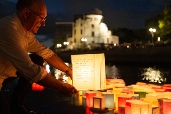 CTBTO Head taking part in lantern floating ceremony