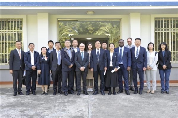 Meeting the team at the Kunming Central Earthquake Station, host of AS21