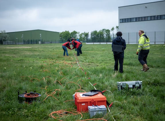 Electrical resistivity tomography equipment installation  