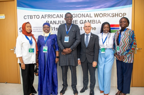 CTBTO Executive Secretary with representatives of Gambia’s Ministry of Foreign Affairs 