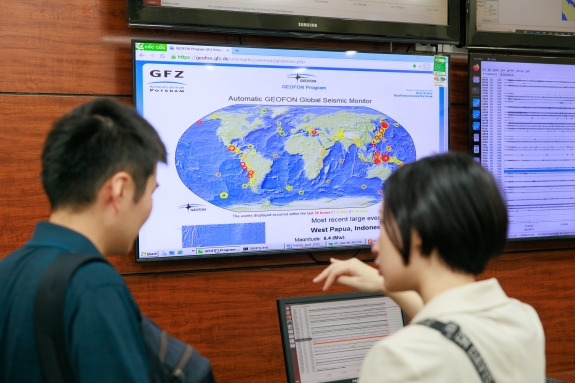 Participants from Japan during site visit to Institute of Earth Sciences (IES/VAST) 