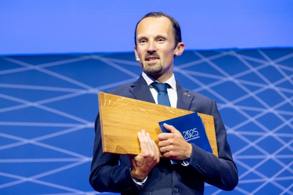 SnT2025 coordinator, Pierrick Mialle during closing ceremony 