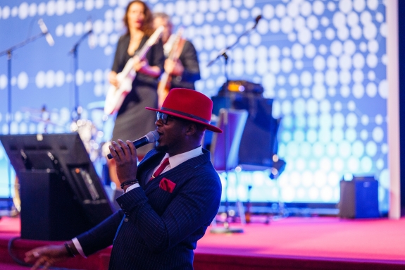 Musician Zalon performing during high-level plenary 